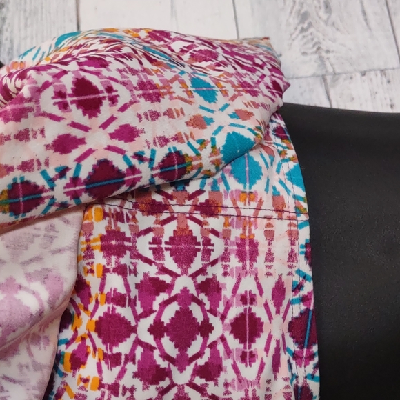 Hula Honey Printed Strappy Flounce Bralette Bikini Top in Wine Multi Large - Picture 4 of 10